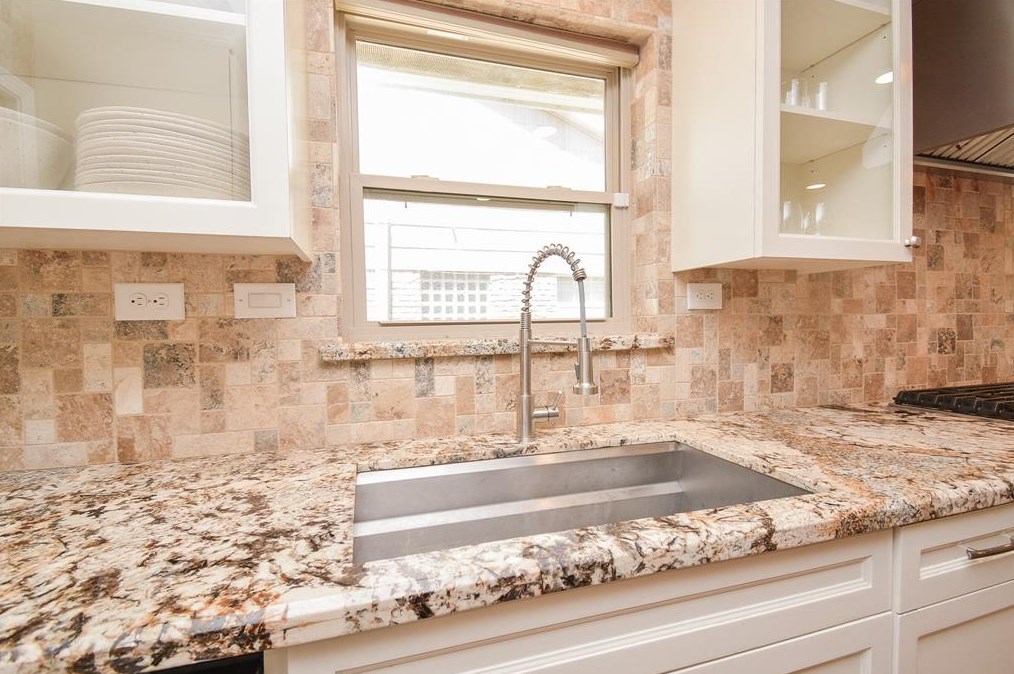 6026 Yarwell Dr, Houston TX  77096-5330 exterior