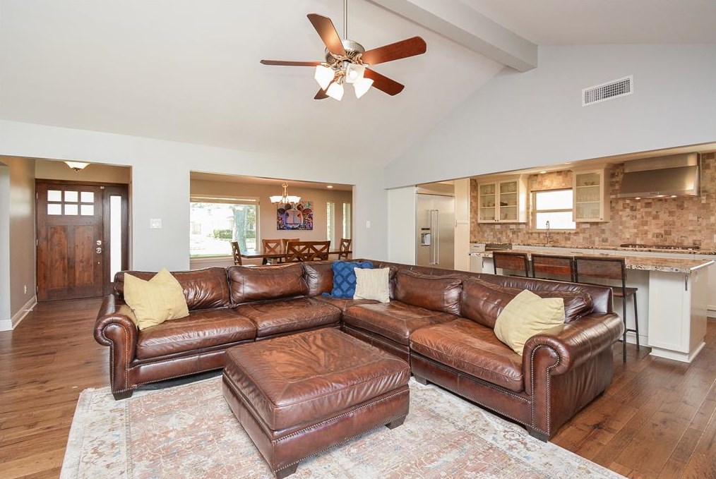 6026 Yarwell Dr, Houston TX  77096-5330 exterior