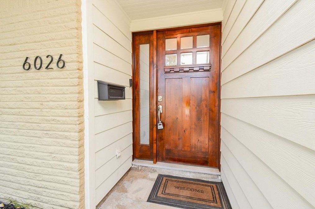 6026 Yarwell Dr, Houston TX  77096-4721 exterior