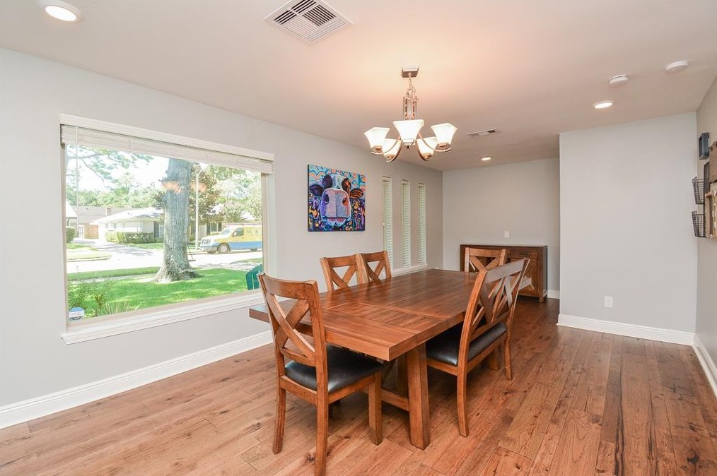 6026 Yarwell Dr, Houston TX  77096-5330 exterior