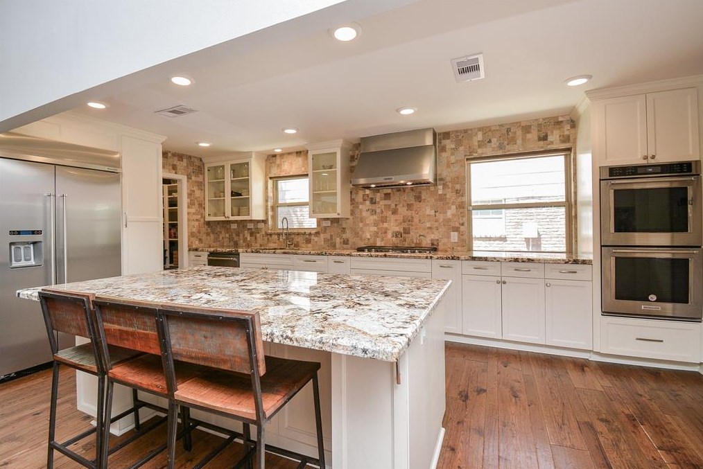 6026 Yarwell Dr, Houston TX  77096-5330 exterior