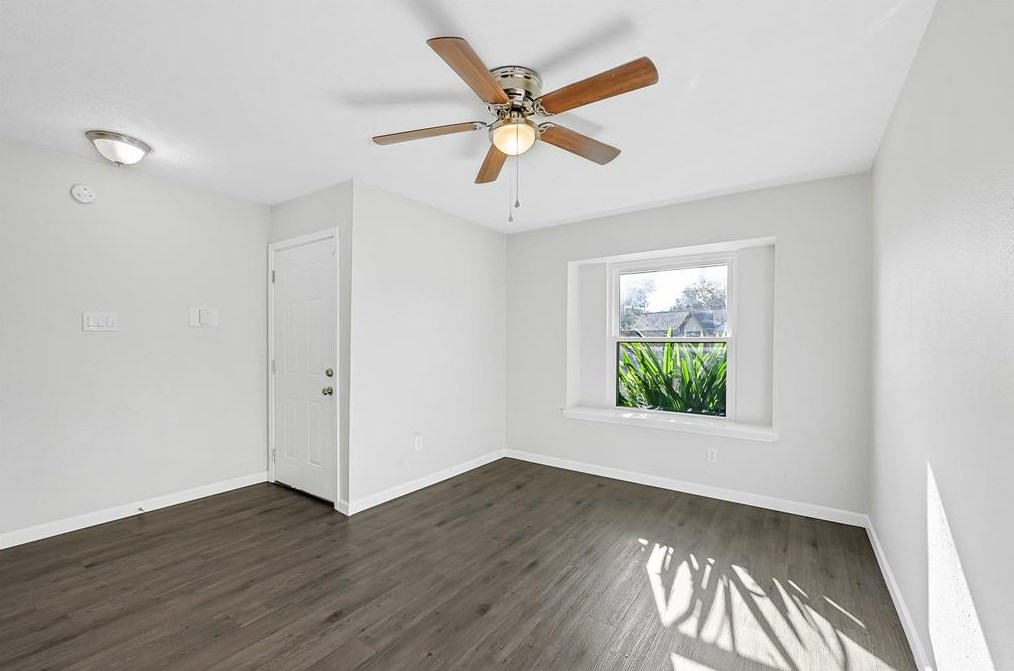 5023 Tavenor Ln, Houston TX  77048-2643 exterior