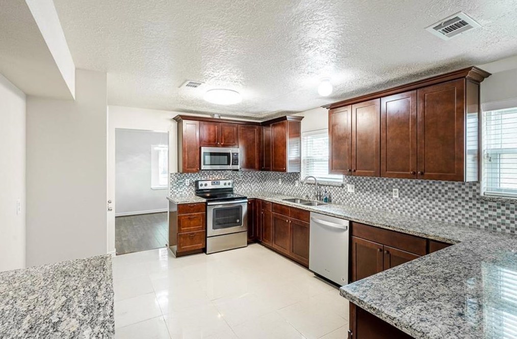 15722 Tumbling Rpd Dr, Houston TX  77084-3649 exterior