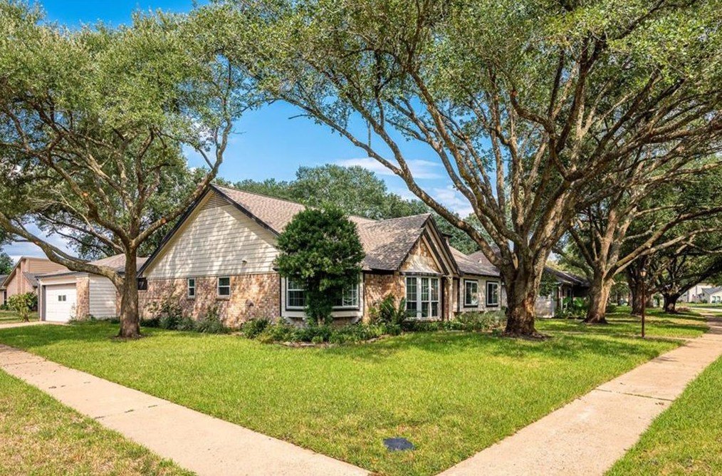 15722 Tumbling Rapids Dr, Houston TX  77084-3649 exterior