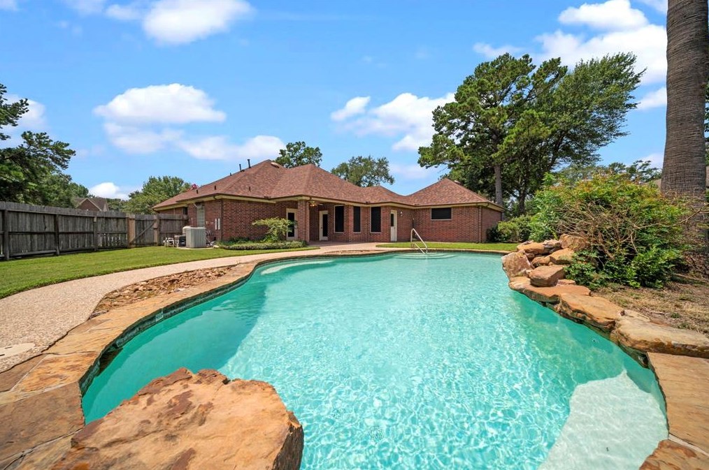 10730 Crestfield Ct, Houston TX  exterior