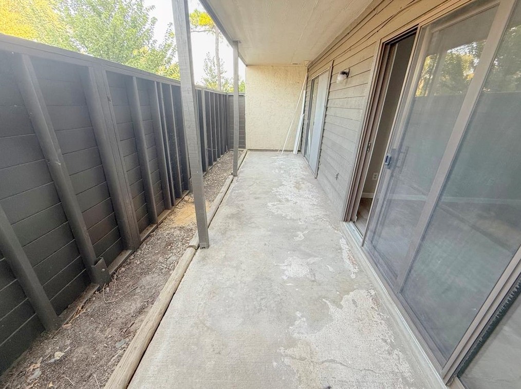 3085 Walnut Bend Ln, Houston TX  77042-6027 exterior