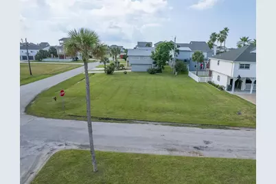 13903 Pirates Beach Boulevard, Galveston, TX 77554 - Photo 1