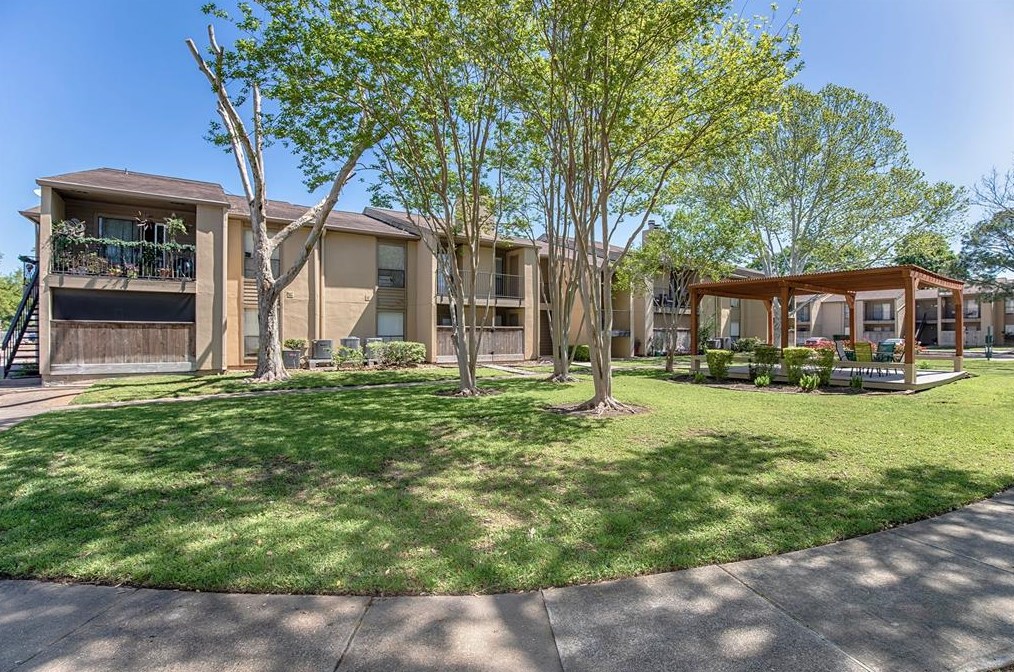 3300 Pebblebrook Dr, Taylor Lake Village TX  77586-6056 exterior