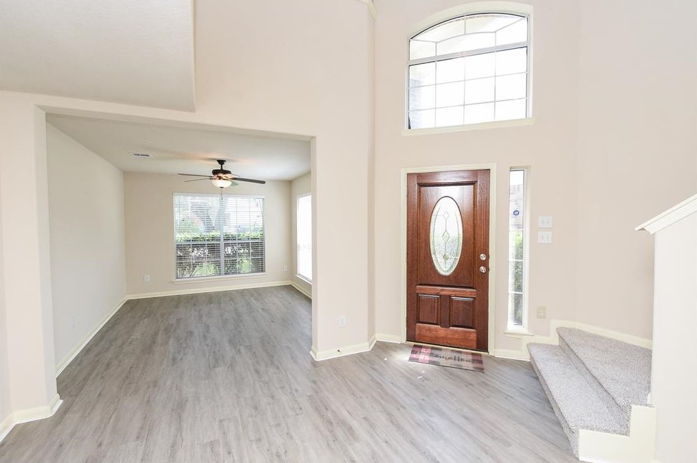 5210 Natasha Run Ln, Houston TX  77066-3371 exterior