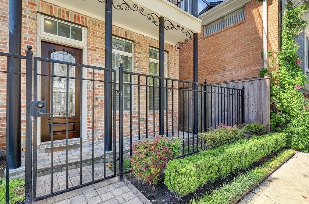 1041 Ashland St, Houston TX  77008-6735 exterior