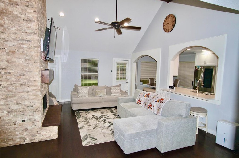 6410 Brimridge Ln, Houston TX  77048-5568 exterior