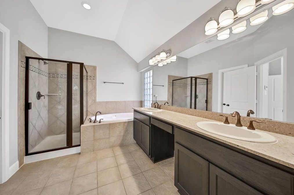 1043 Chamboard Ln, Houston TX  77018-3210 exterior