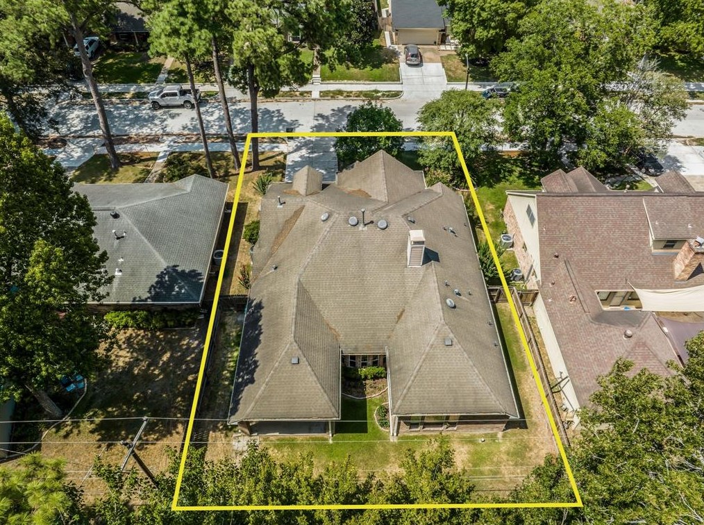 1043 Chamboard Ln, Houston TX  77018-3210 exterior