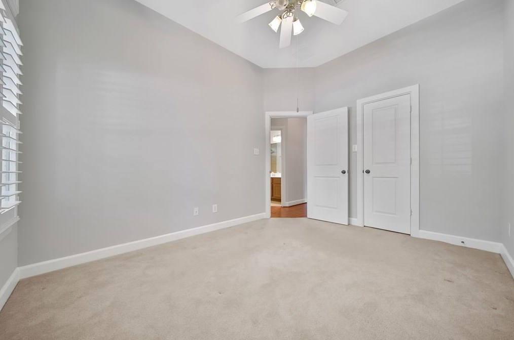 1043 Chamboard Ln, Houston TX  77018-3210 exterior