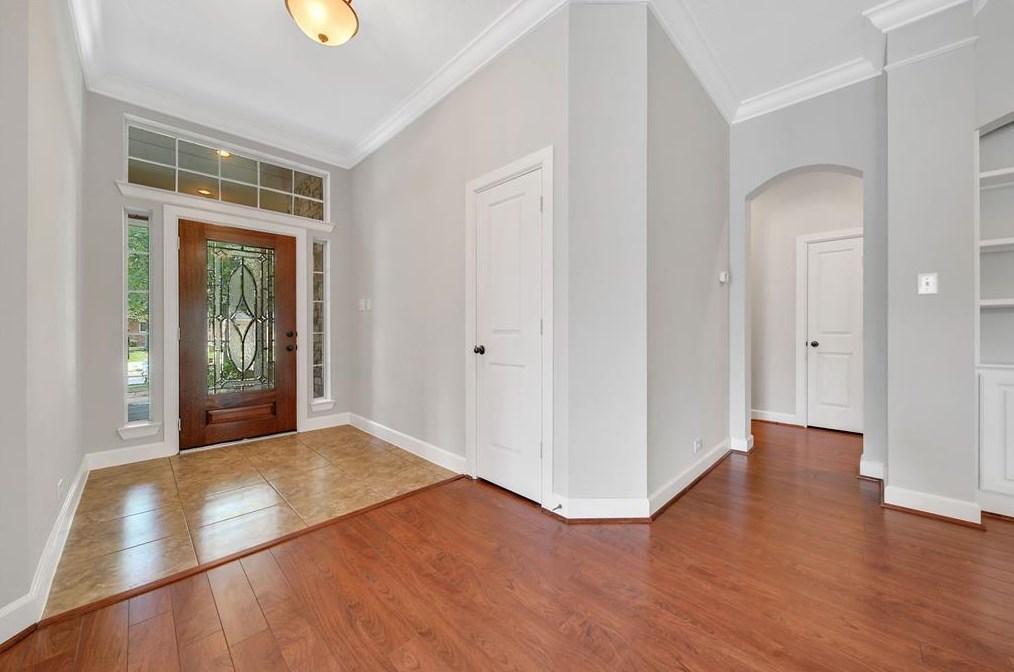 1043 Chamboard Ln, Houston TX  77018-3210 exterior