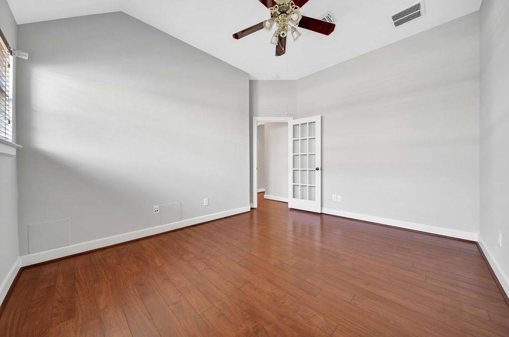 1043 Chamboard Ln, Houston TX  77018-3210 exterior