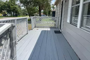 905 N Arcola St, Angleton, TX 77515 - Photo 3