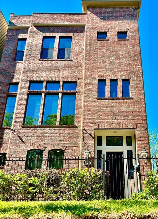 1402 Ruth St, Houston TX  77004-4941 exterior