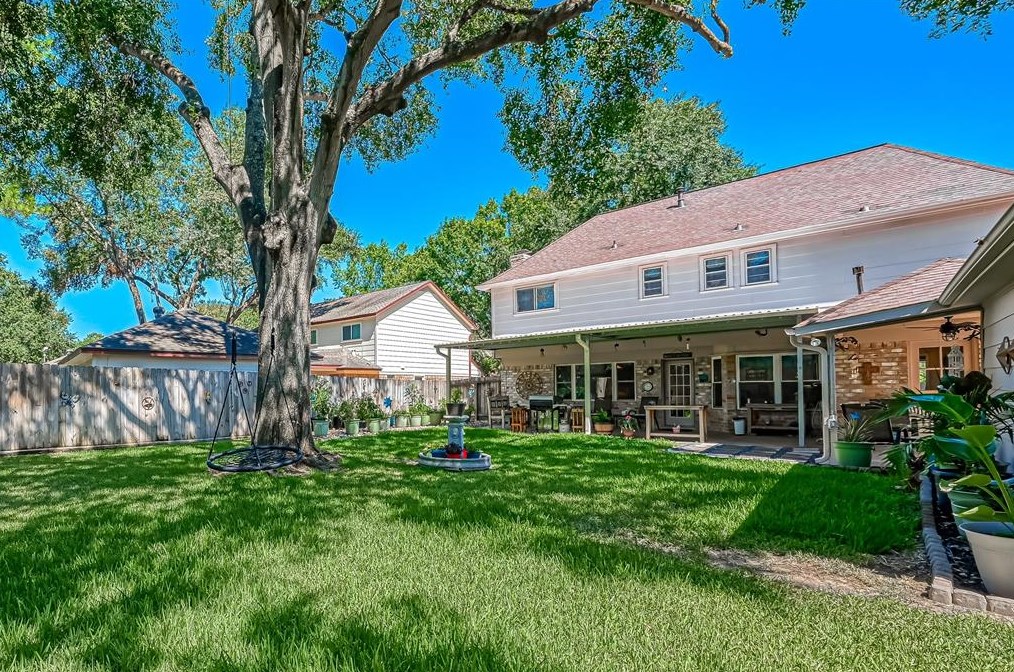 8107 Roebourne Ln, Houston TX  77070-3225 exterior