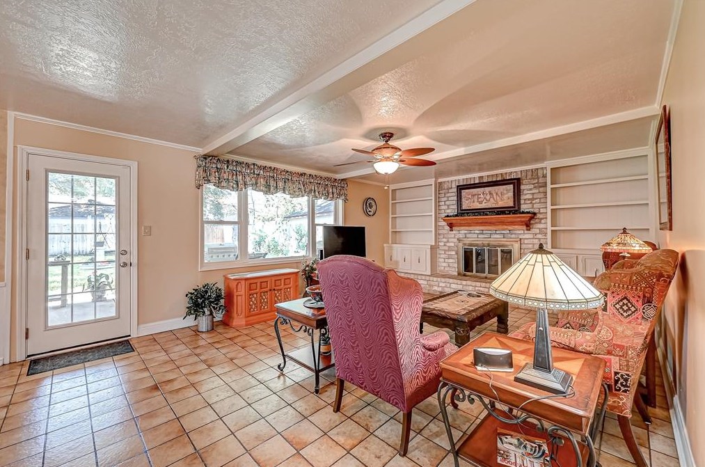 8107 Roebourne Ln, Houston TX  77070-3225 exterior