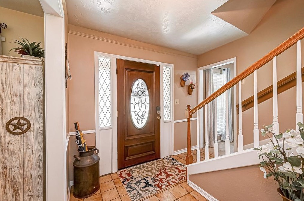 8107 Roebourne Ln, Houston TX  77070-3225 exterior