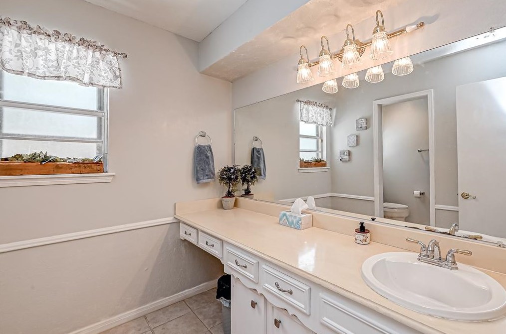 8107 Roebourne Ln, Houston TX  77070-3225 exterior