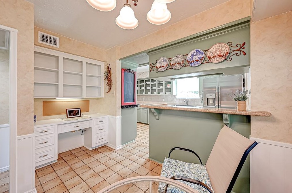 8107 Roebourne Ln, Houston TX  77070-3225 exterior