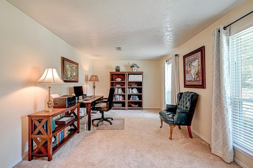 8107 Roebourne Ln, Houston TX  77070-3225 exterior