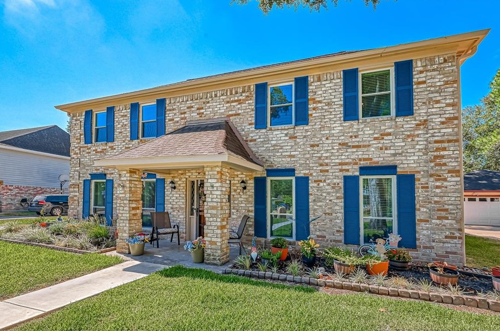 8107 Roebourne Ln, Houston TX  77070-3225 exterior