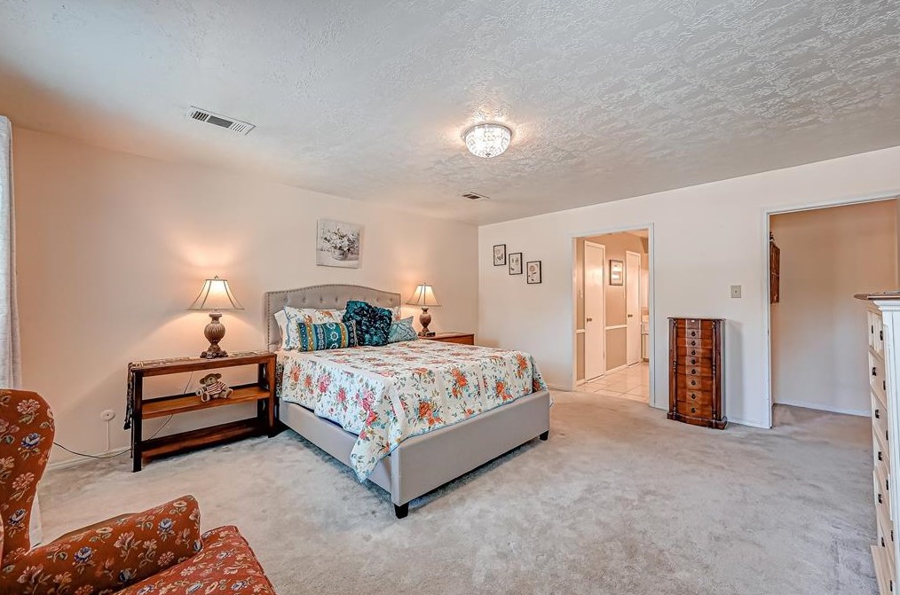 8107 Roebourne Ln, Houston TX  77070-3225 exterior