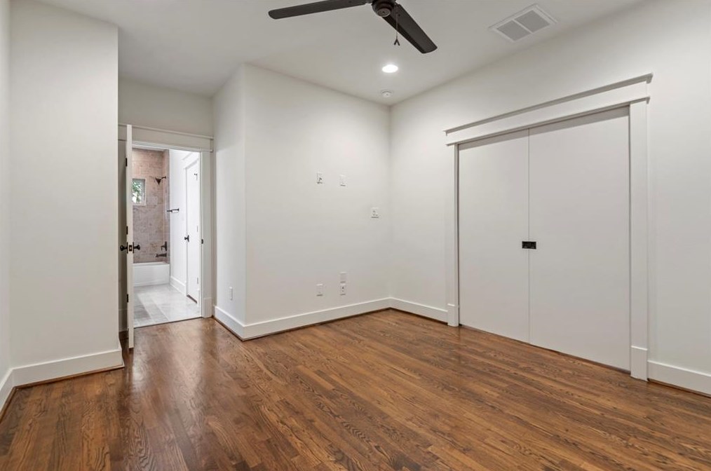 2015 Mason, Houston TX  77006-3118 exterior