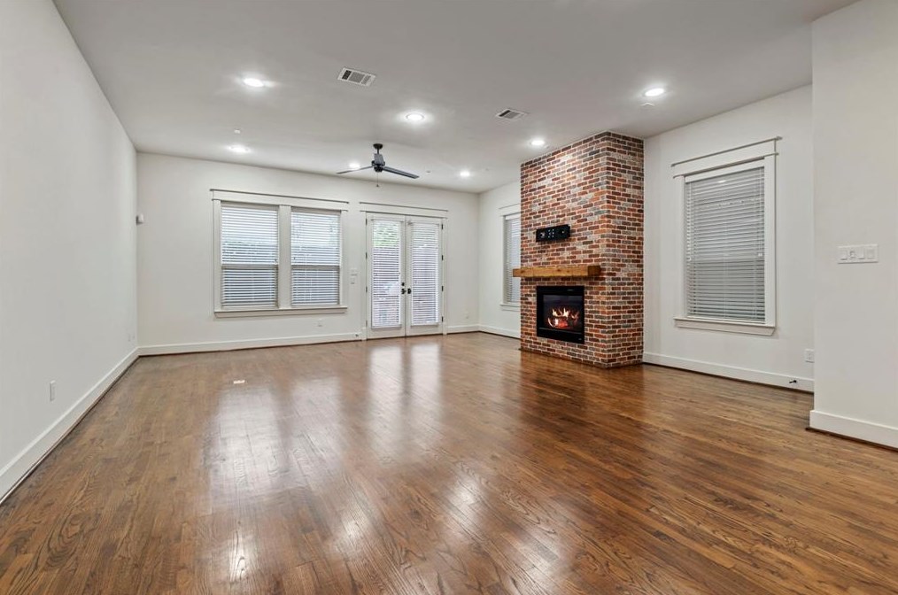 2015 Mason, Houston TX  77006-3118 exterior