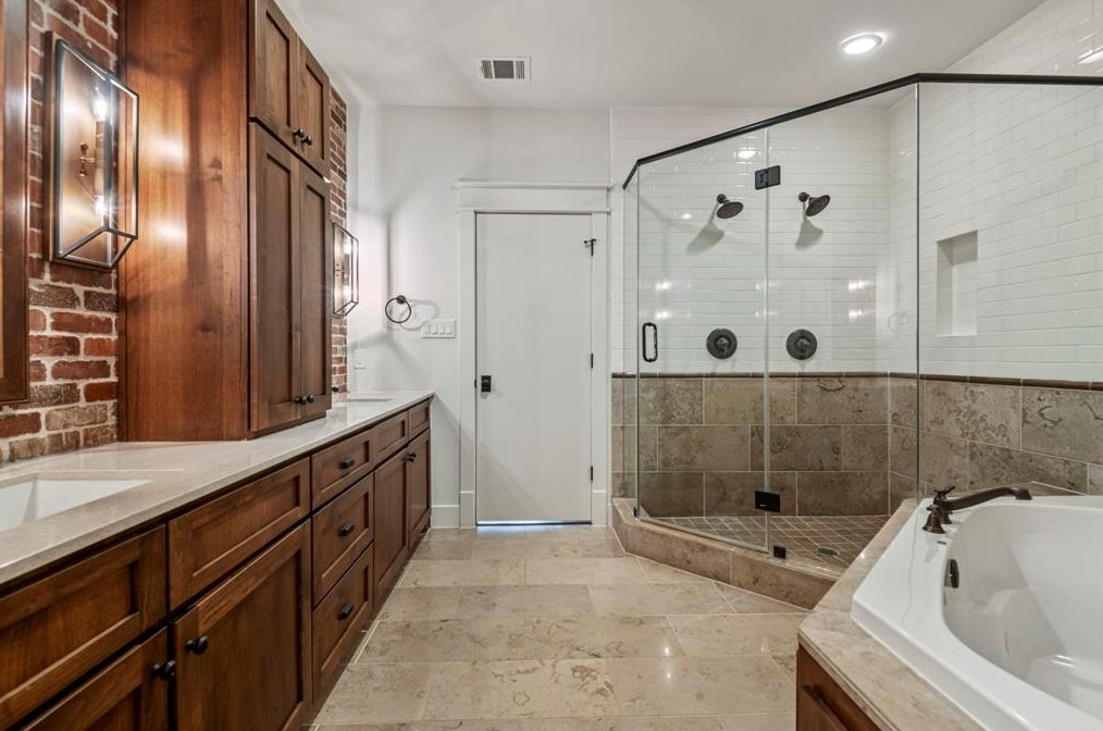 2015 Mason, Houston TX  77006-3118 exterior
