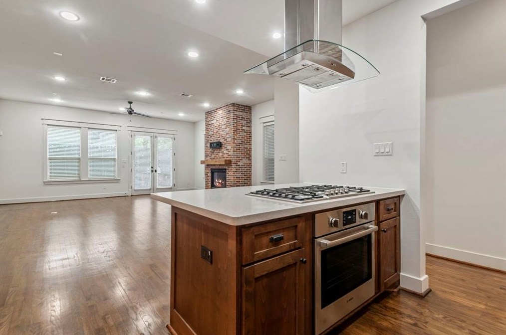 2015 Mason, Houston TX  77006-3118 exterior