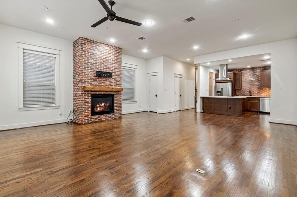 2015 Mason, Houston TX  77006-3118 exterior