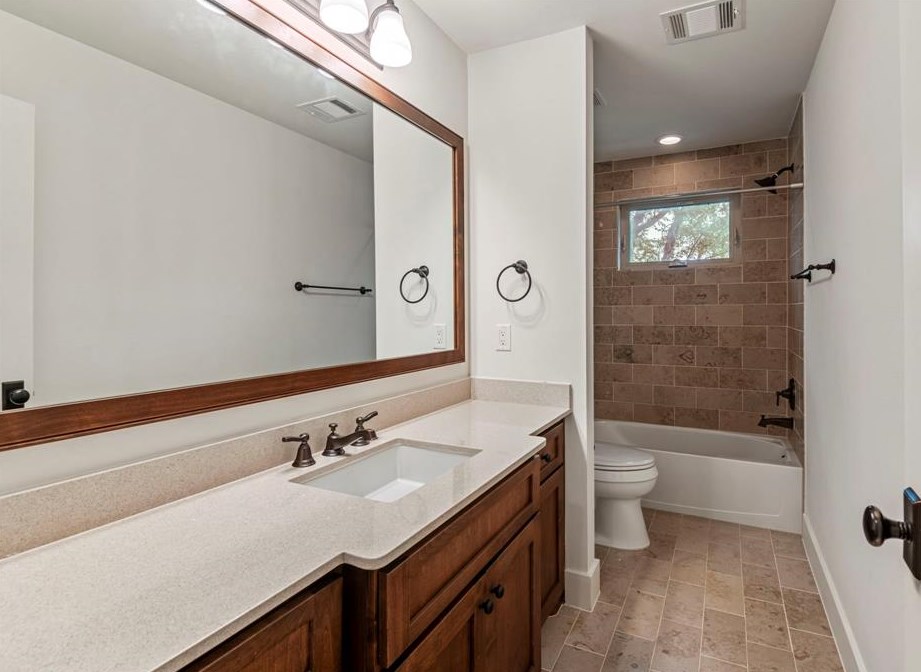 2015 Mason, Houston TX  77006-3118 exterior