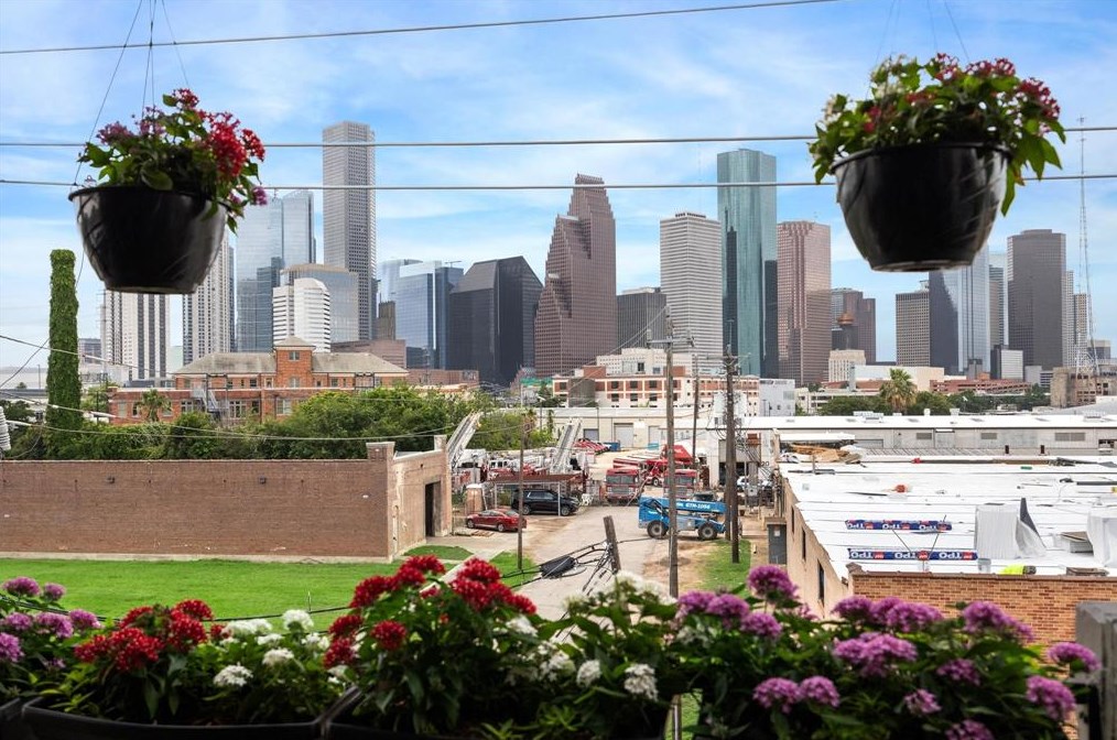 1118 Dart St, Houston TX  77007-4224 exterior