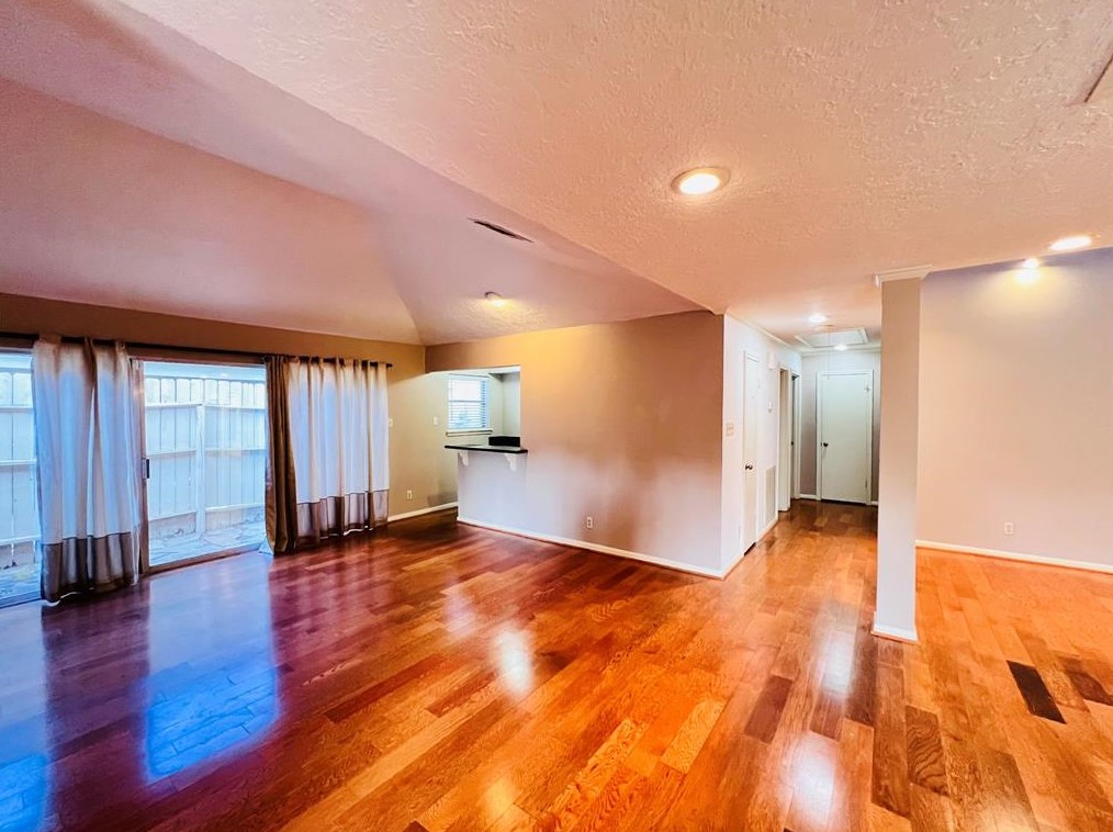 124 Old Bridge Lk, Houston TX  77069-3401 exterior