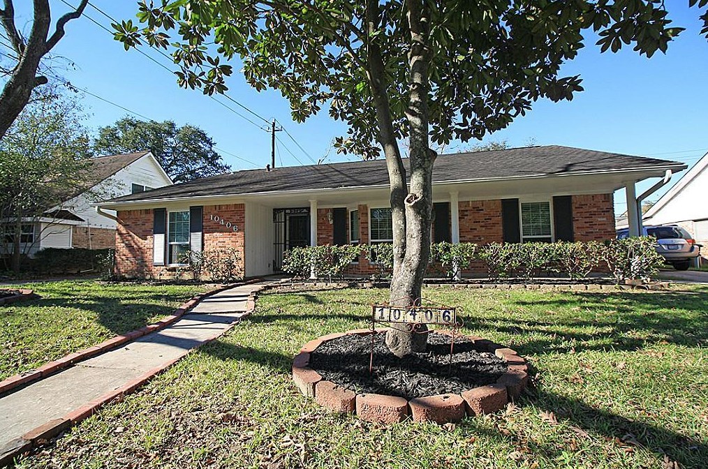 10406 Bob White Dr, Houston TX  77096-4612 exterior