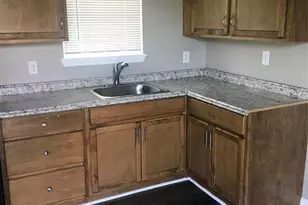 1713 W 5th St, Freeport, TX 77541 - Photo 3