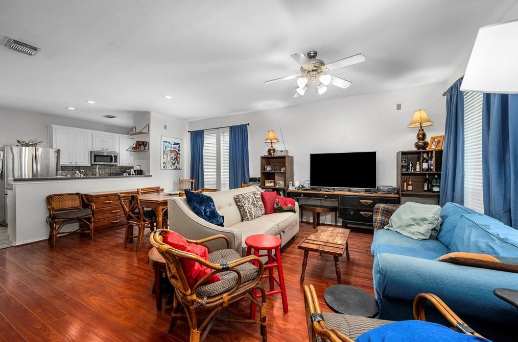 2022 Bailey St, Houston TX  77019-4543 exterior
