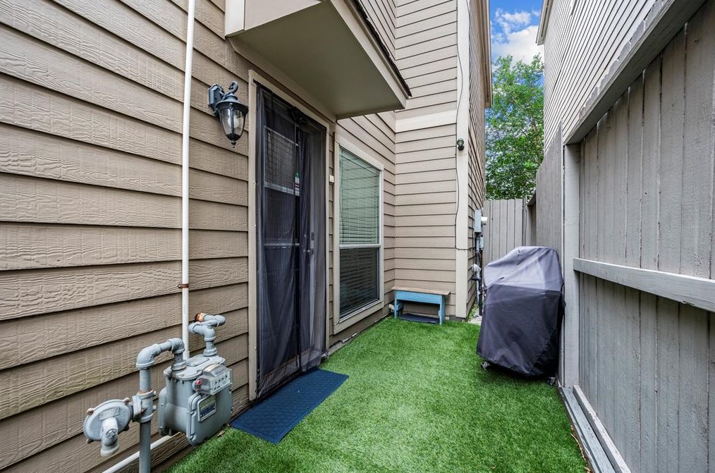 2022 Bailey St, Houston TX  77019-4543 exterior
