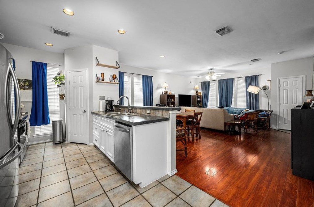 2022 Bailey St, Houston TX  77019-4543 exterior