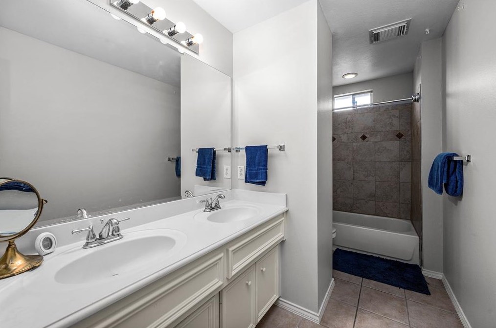 2022 Bailey St, Houston TX  77019-4543 exterior