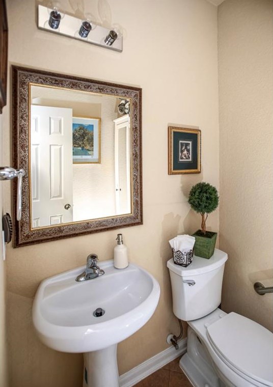 13730 Windsor Gdn Ln, Houston TX  77044-1061 exterior