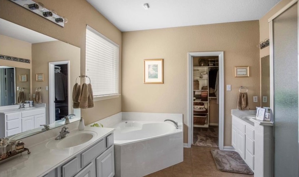 13730 Windsor Gdn Ln, Houston TX  77044-1061 exterior