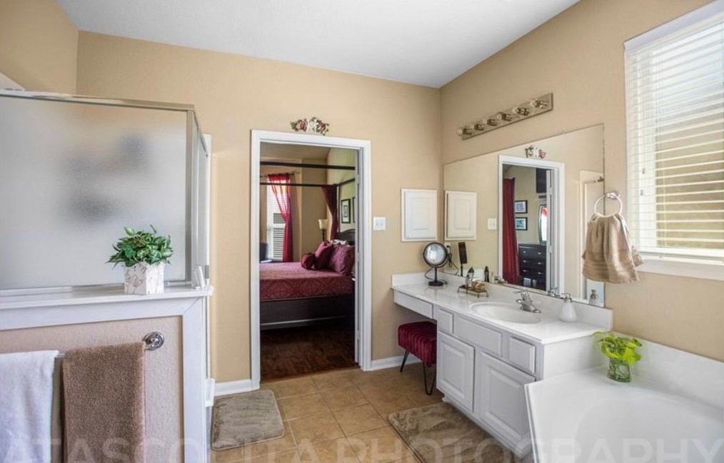 13730 Windsor Gdn Ln, Houston TX  77044-1061 exterior