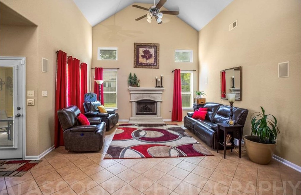 13730 Windsor Gdn Ln, Houston TX  77044-1061 exterior