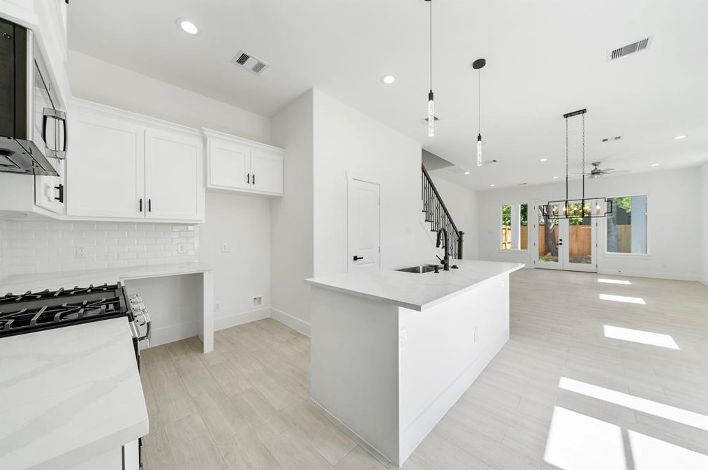 4515 Teton St, Houston TX  77051-1926 exterior