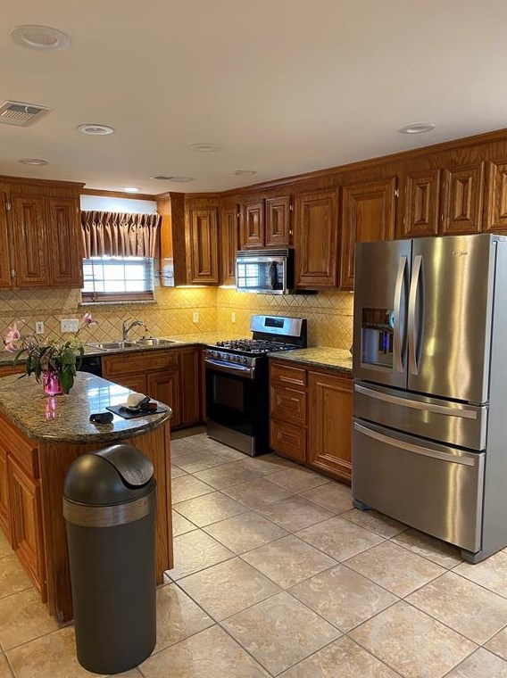 8709 Fite Rd, Pearland, TX 77584